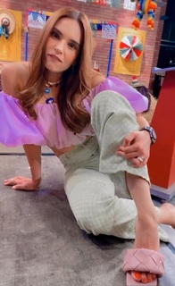 Tania Rincón feet photo thumbnail