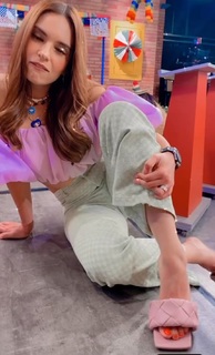 Tania Rincón feet photo thumbnail