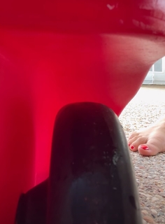 Tania Rincón feet photo thumbnail