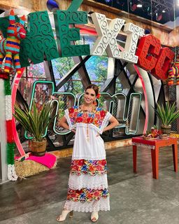 Tania Rincón feet photo thumbnail