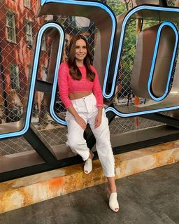 Tania Rincón feet photo thumbnail