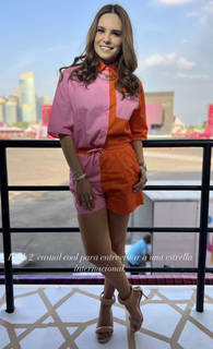 Tania Rincón feet photo thumbnail