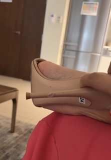 Tania Rincón feet photo thumbnail