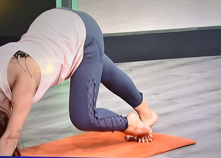 Tania Rincón feet photo thumbnail