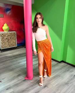 Tania Rincón feet photo thumbnail