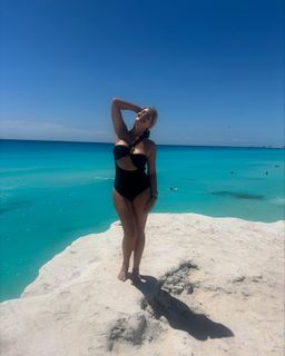 Tania Riquenes feet photo 2