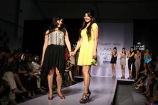 Tanisha Mukherjee feet photo 13