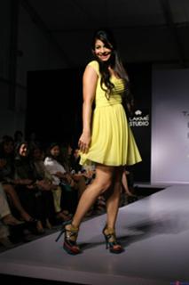 Tanisha Mukherjee feet photo 11