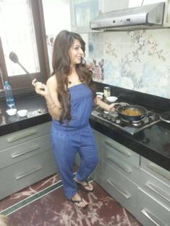 Tanisha Mukherjee feet photo 14