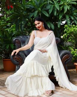 Tanisha Mukherjee feet photo 13