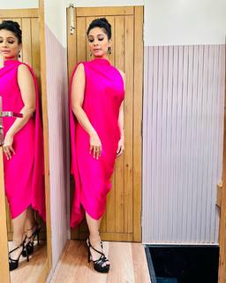 Tanisha Mukherjee feet photo 1