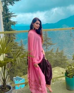 Tanishq Sharma feet photo 13