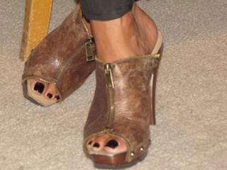 Taniya Nayak feet photo 3