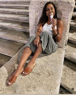 Taniya Nayak feet photo 10