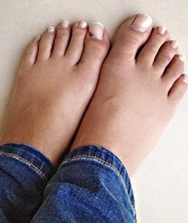 Tanja Szewczenko feet photo thumbnail