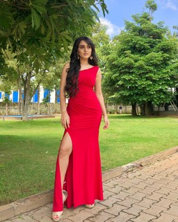 Tanya Sharma feet photo 3