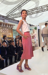 Tao Liu feet photo thumbnail