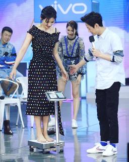 Tao Liu feet photo thumbnail