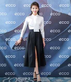 Tao Liu feet photo thumbnail