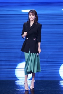 Tao Liu feet photo thumbnail