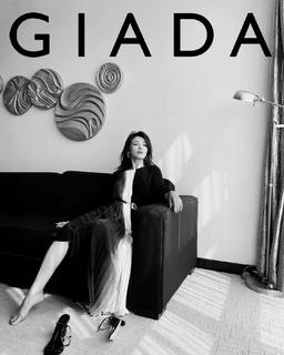 Tao Liu feet photo thumbnail