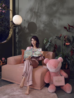 Tao Liu feet photo thumbnail