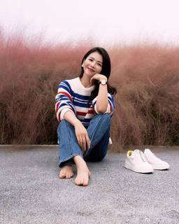 Tao Liu feet photo thumbnail