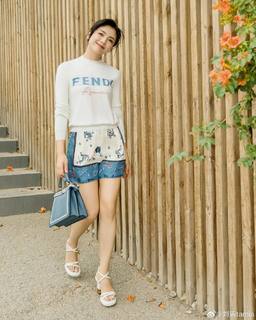 Tao Liu feet photo thumbnail