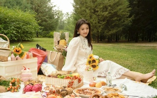 Tao Liu feet photo thumbnail