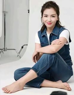 Tao Liu feet photo thumbnail
