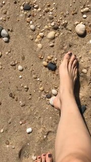 Tao Okamoto feet photo thumbnail