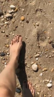 Tao Okamoto feet photo thumbnail