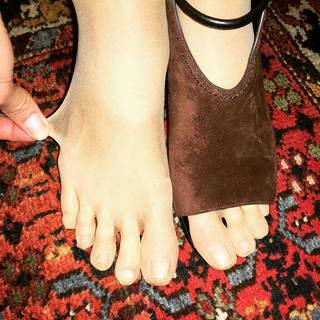 Tao Okamoto feet photo thumbnail