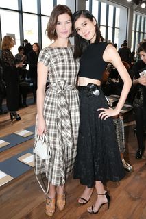 Tao Okamoto feet photo thumbnail