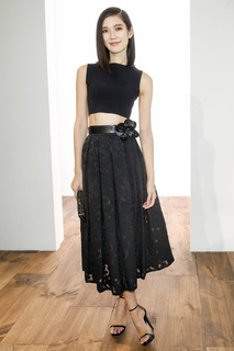 Tao Okamoto feet photo thumbnail