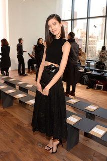 Tao Okamoto feet photo thumbnail