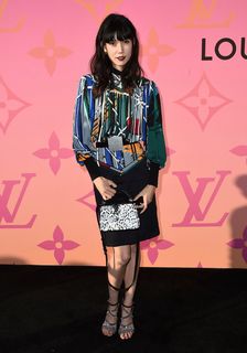 Tao Okamoto feet photo thumbnail