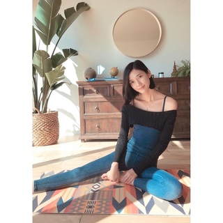 Tao Okamoto feet photo thumbnail