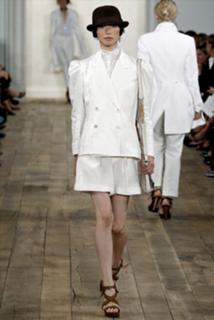 Tao Okamoto feet photo thumbnail