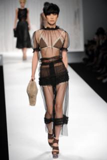 Tao Okamoto feet photo thumbnail