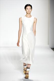 Tao Okamoto feet photo thumbnail