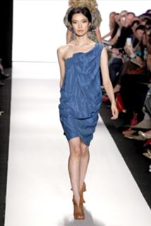 Tao Okamoto feet photo thumbnail