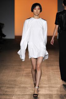 Tao Okamoto feet photo thumbnail