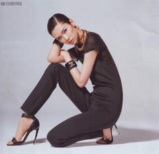 Tao Okamoto feet photo thumbnail
