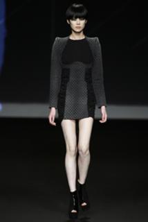 Tao Okamoto feet photo thumbnail