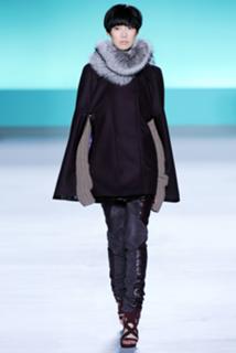 Tao Okamoto feet photo thumbnail