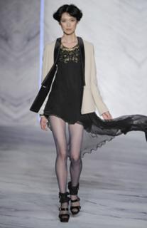 Tao Okamoto feet photo thumbnail