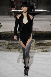 Tao Okamoto feet photo thumbnail