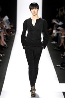 Tao Okamoto feet photo thumbnail