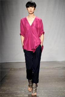 Tao Okamoto feet photo thumbnail